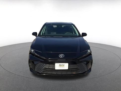 Used 2025 Toyota Camry LE image 4