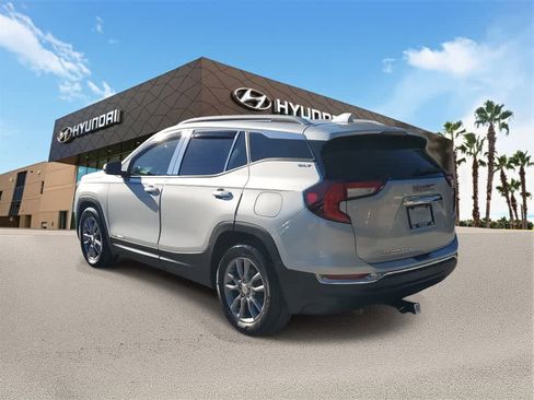 Used 2022 GMC Terrain SLT w/ Infotainment Package II image 2