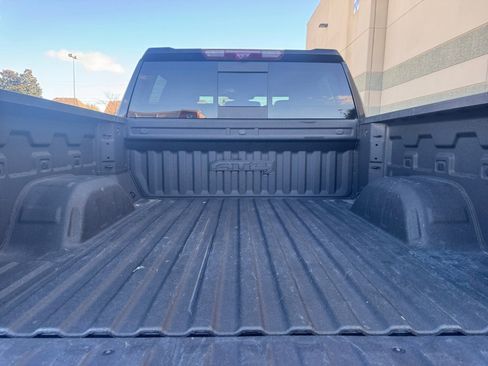 Used 2024 GMC Sierra 1500 AT4 w/ Technology Package image 18