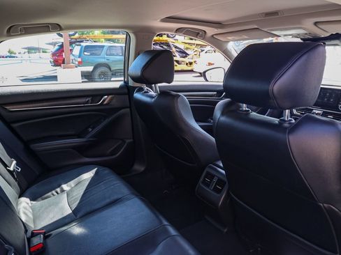Used 2019 Honda Accord Touring image 16