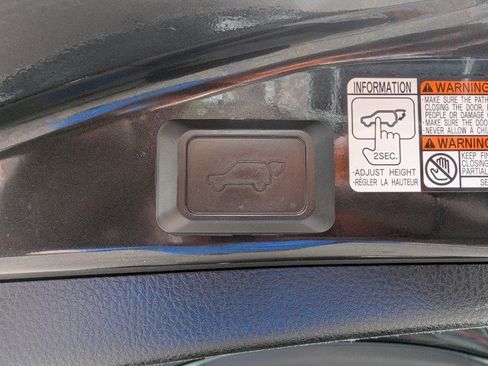 Used 2018 Toyota RAV4 XLE w/ Convenience Package AWD/4WD image 28