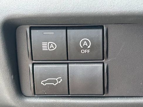 Used 2024 Toyota Highlander XLE FWD image 25