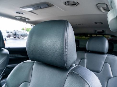 Used 2024 Kia Telluride EX w/ EX Captain's Chair Package FWD image 30