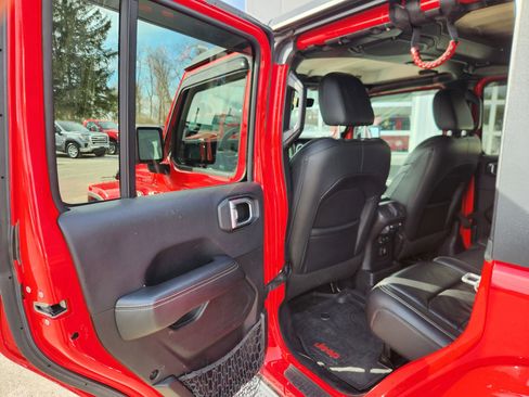 Used 2018 Jeep Wrangler Unlimited Sahara image 36