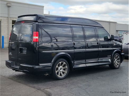 Used 2019 Chevrolet Express 2500 w/ Enhanced Convenience Package RWD image 17