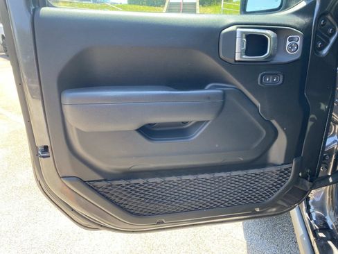 Used 2025 Jeep Gladiator Sport AWD/4WD image 19