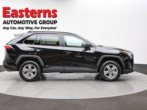 Used 2023 Toyota RAV4 LE AWD/4WD image 4