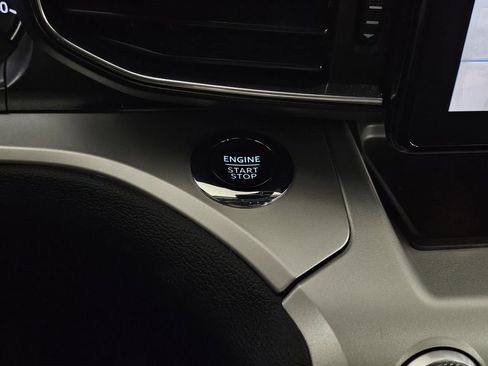 Used 2022 Ford Explorer XLT w/ Equipment Group 202A image 14