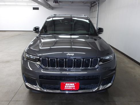 Used 2025 Jeep Grand Cherokee L Limited AWD/4WD image 6