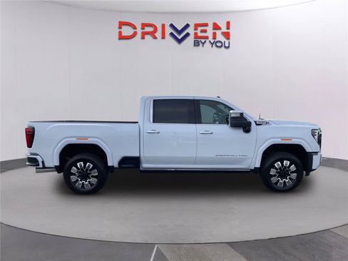 New 2026 GMC Sierra 2500 Denali w/ Denali Reserve Package AWD/4WD image 3