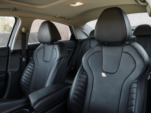 Used 2023 Hyundai Elantra Limited image 19