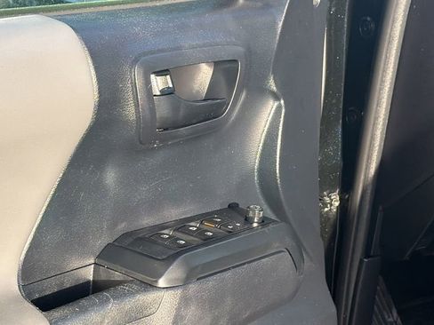 Used 2019 Toyota Tacoma SR w/ SR Convenience Package image 11