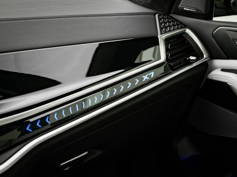 Used 2024 BMW X7 xDrive40i image 33