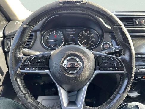 Used 2017 Nissan Rogue SV image 26