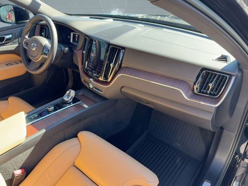 Certified 2023 Volvo XC60 B5 Ultimate w/ Climate Package image 31