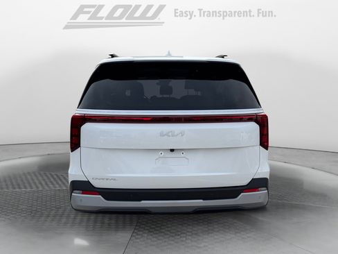 Used 2025 Kia Carnival EX FWD image 8