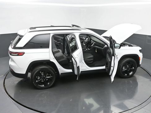 New 2025 Jeep Grand Cherokee Altitude image 68