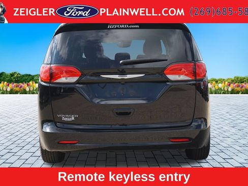 Used 2024 Chrysler Voyager LX FWD image 4