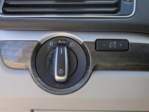 Used 2018 Volkswagen Passat 2.0T SE image 5