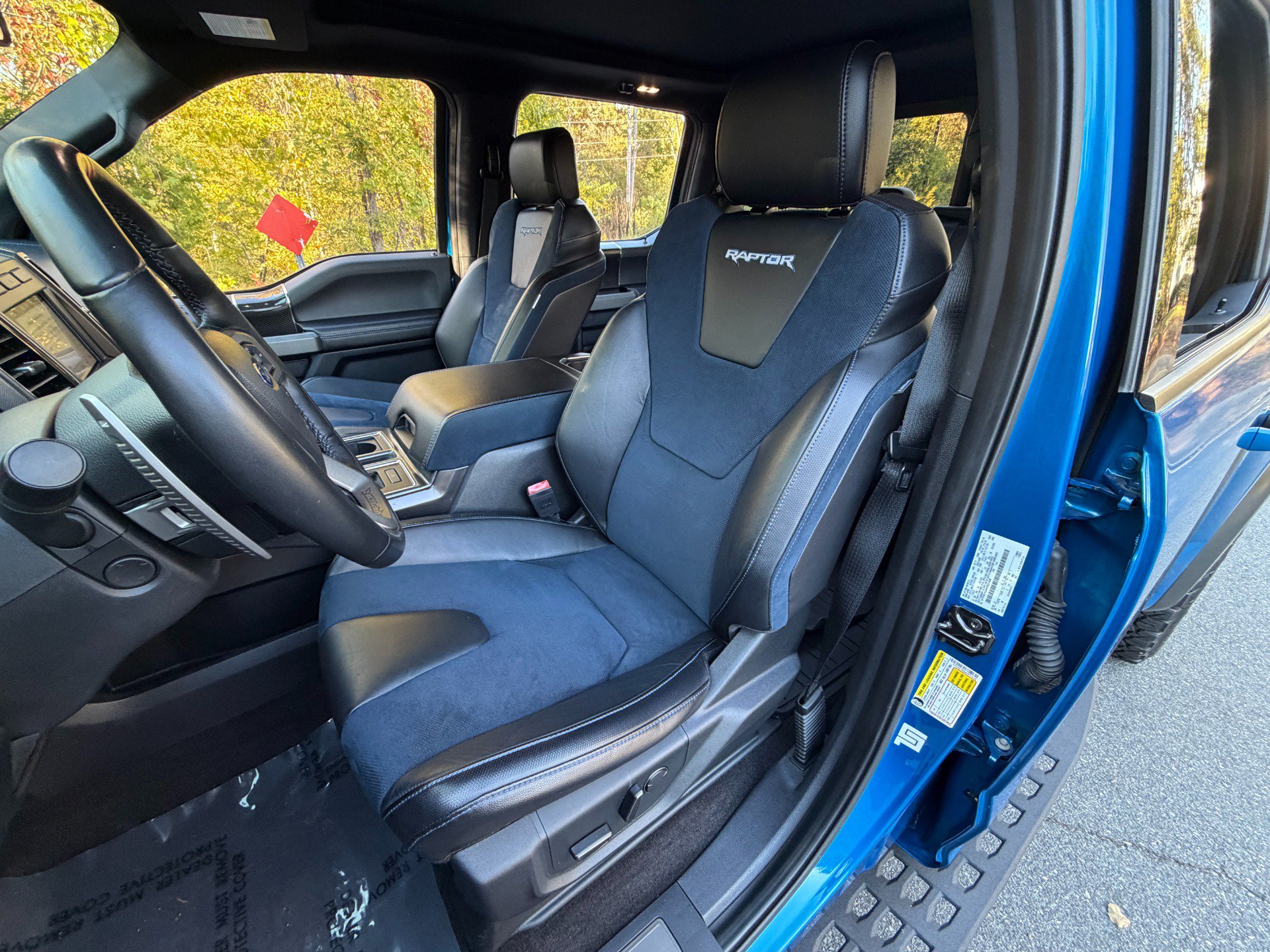 Used 2019 Ford F150 Raptor w/ Equipment Group 802A Luxury AWD/4WD image 34