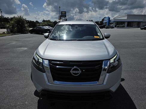 Used 2024 Nissan Pathfinder SV AWD/4WD image 9