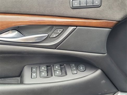 Used 2019 Cadillac Escalade Premium Luxury image 18