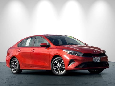Certified 2023 Kia Forte LXS w/ LXS Technology Package image 2