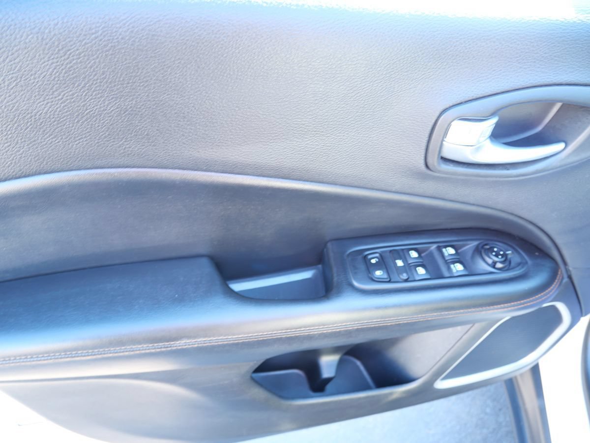 Used 2018 Jeep Compass Limited w/ Navigation Group AWD/4WD image 14
