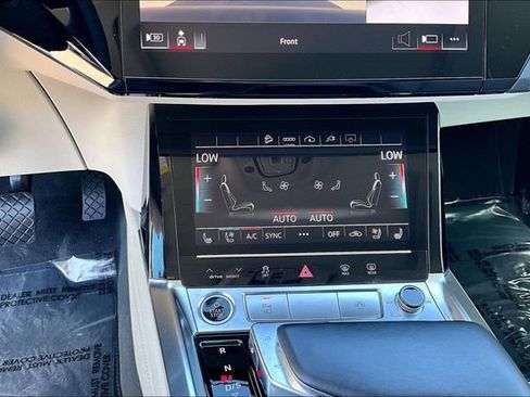 Used 2022 Audi e-tron Premium Plus w/ Premium Plus Package image 26
