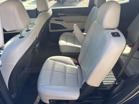 Used 2022 Kia Telluride EX w/ EX Premium Package image 28