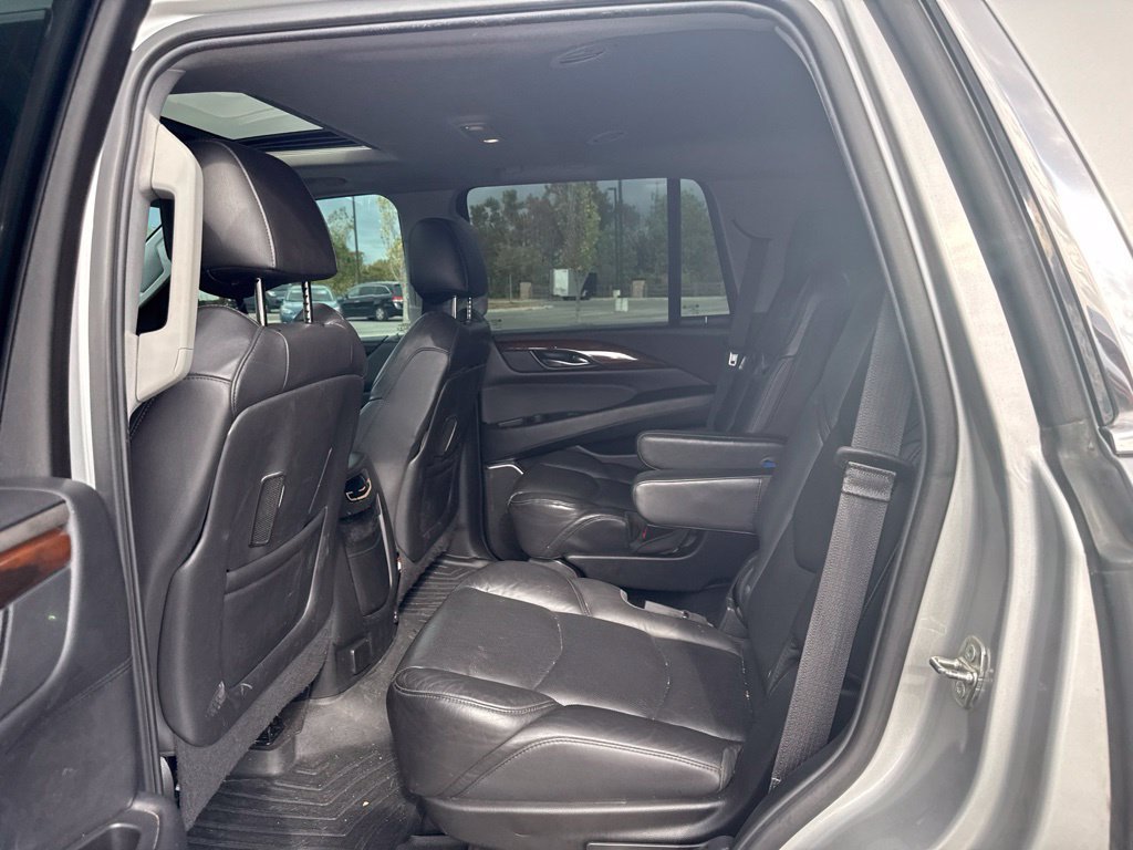 Used 2020 Cadillac Escalade Luxury RWD image 19