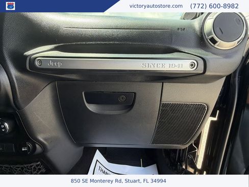 Used 2014 Jeep Wrangler Unlimited Sahara w/ Max Tow Package AWD/4WD image 25