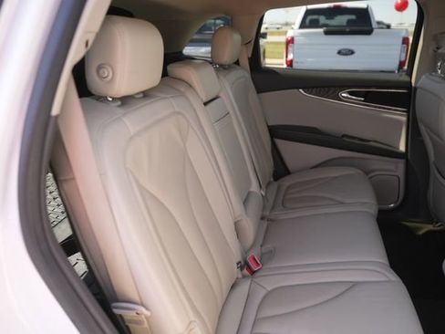 Used 2019 Lincoln Nautilus Select image 16