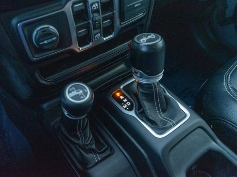 Used 2020 Jeep Wrangler Unlimited Sahara image 21