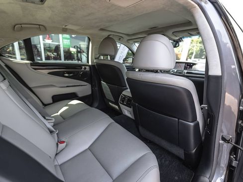 Used 2015 Lexus LS 460 w/ Comfort Package RWD image 27