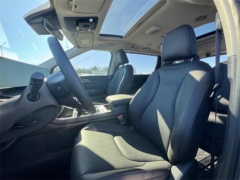 Used 2026 Kia Carnival SX w/ SX Dark Edition Package image 16