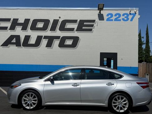 Used 2013 Toyota Avalon XLE Touring FWD image 22