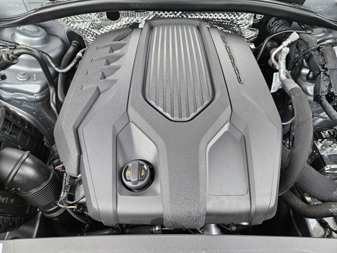 Certified 2025 Porsche Macan image 27