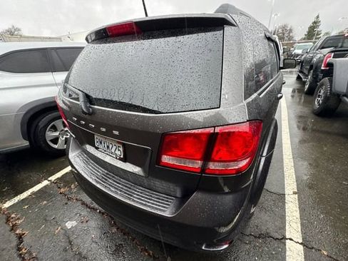 Used 2019 Dodge Journey SE w/ Blacktop Package image 4