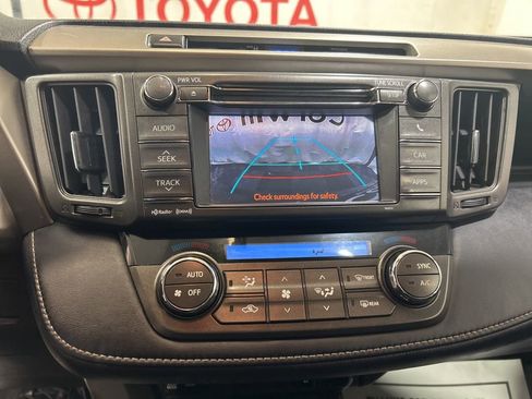 Used 2013 Toyota RAV4 XLE image 28