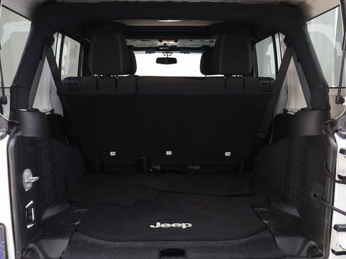 Used 2017 Jeep Wrangler Unlimited Sahara w/ Connectivity Group image 18