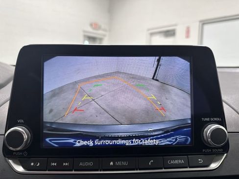 Used 2024 Nissan Altima 2.5 SV FWD image 21