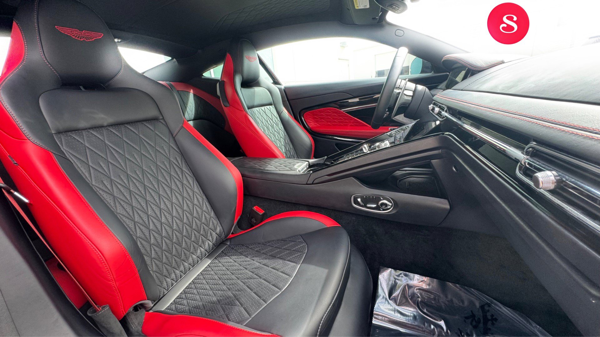 Used 2024 Aston Martin DB12 Coupe RWD image 19