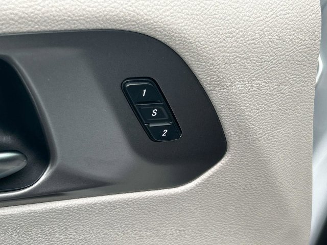Used 2022 Chrysler Pacifica Touring-L FWD image 25