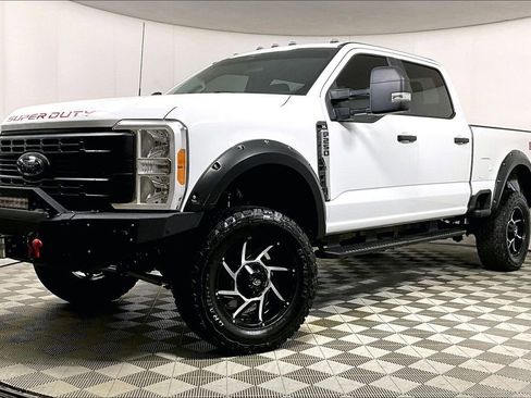 Used 2023 Ford F250 XL w/ FX4 Off-Road Package image 2