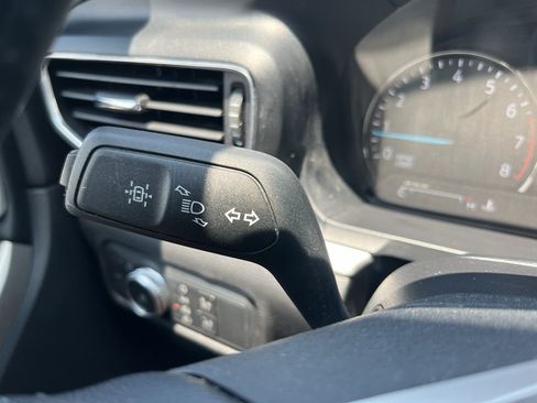 Used 2022 Ford Explorer XLT w/ Equipment Group 202A AWD/4WD image 15