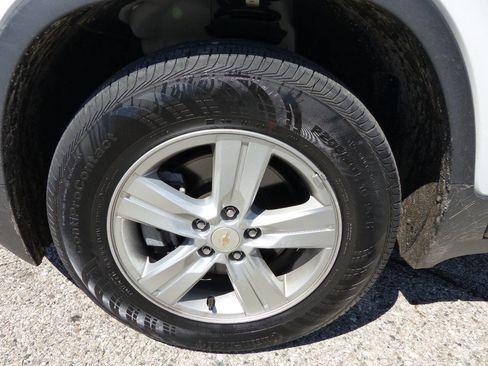 Used 2022 Chevrolet Trax LS w/ Tint and Cruise Package image 12