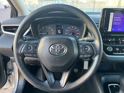 Used 2025 Toyota Corolla LE image 27