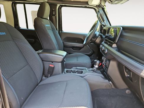 Used 2024 Jeep Wrangler Unlimited Rubicon 4xe AWD/4WD image 15