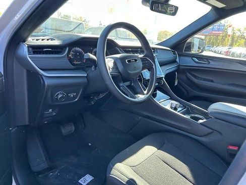 New 2025 Jeep Grand Cherokee 4WD image 11